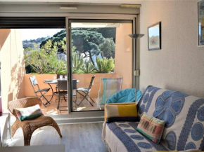 Studio Cabine avec Terrasse et Parking - Proche Centre et Plages à Cavalaire-sur-Mer - FR-1-226B-31